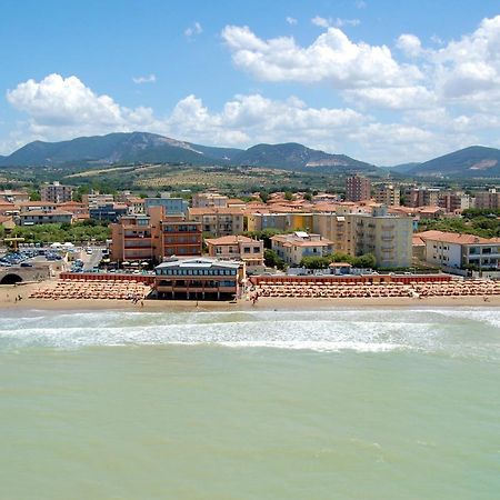 Hotel Il Delfino Сан-Вінченцо Екстер'єр фото