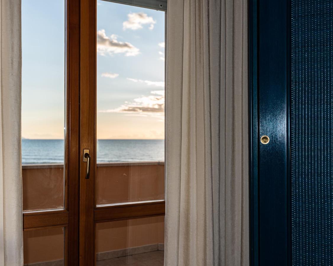 Hotel Il Delfino Сан-Вінченцо Екстер'єр фото