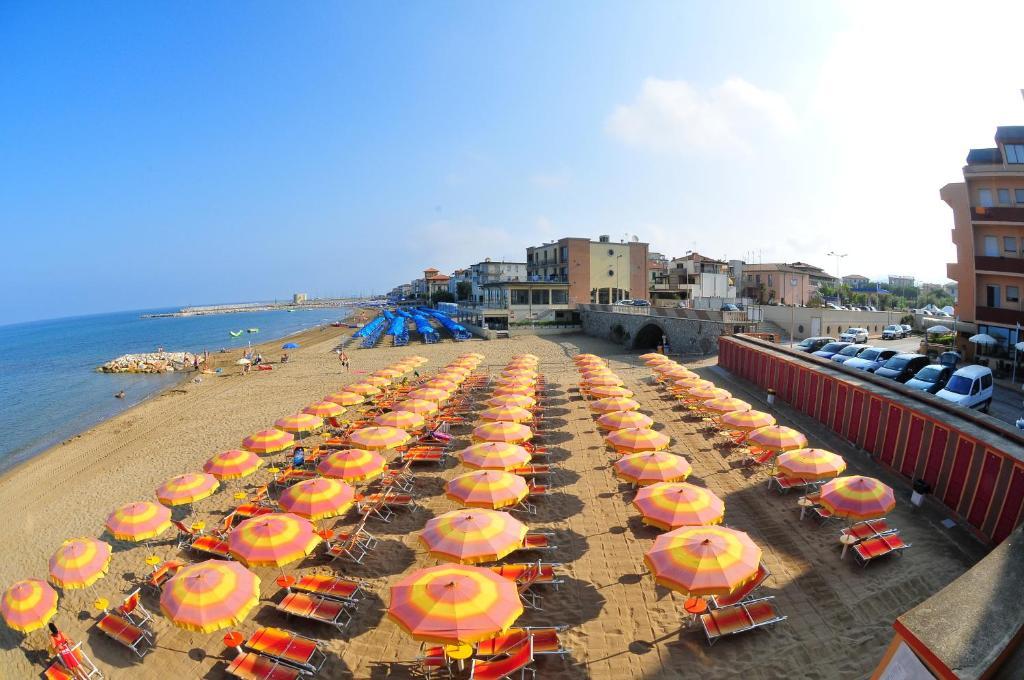 Hotel Il Delfino Сан-Вінченцо Екстер'єр фото